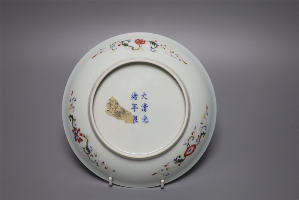 A Chinese enamelled porcelain medallion dish, diameter 18.5cm